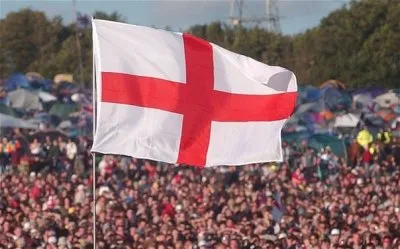 В Англии запретили поднимать национальный флаг, чтобы не оскорбить мусульман.