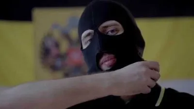 Вестовой снимает маску. Слава Русскому народу, братья!