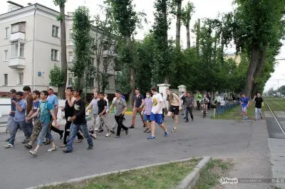 Толпа мигрантов в Москве устроила конфликт и пыталась избить представителей общественного движения