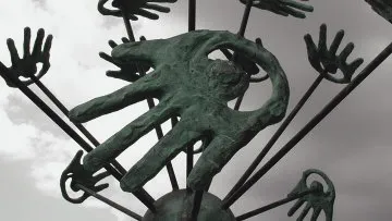 ТРОЯНСКОГО КОНЯ  СМЕЛИ В СЕВАСТОПОЛЕ