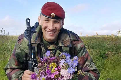 Звание Героя России присвоено посмертно бойцу спецназа Евгению Эпову, который спасая товарищей, накрыл собой гранату.