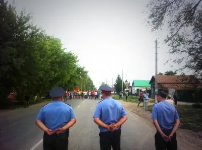 Нерусские полицейские и нерусские власти пытаются потушить пугачёвские волнения