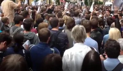 Протест против осуждения  Навального и Офицерова. Прямая трансляция из Москвы и Санкт-Петербурга.