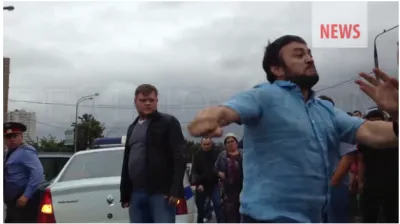 Он за тебя воевал, а ты даже не разрешаешь ему ломать ментовские черепа кастетом!