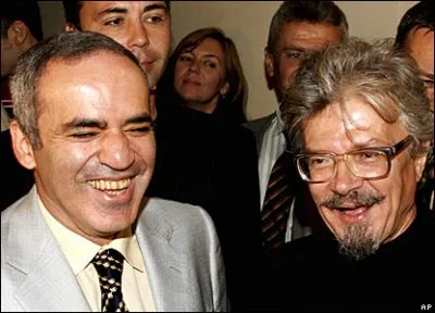 Эдуард Лимонов: Не надо поднимать «русский вопрос», а то РФ распадется