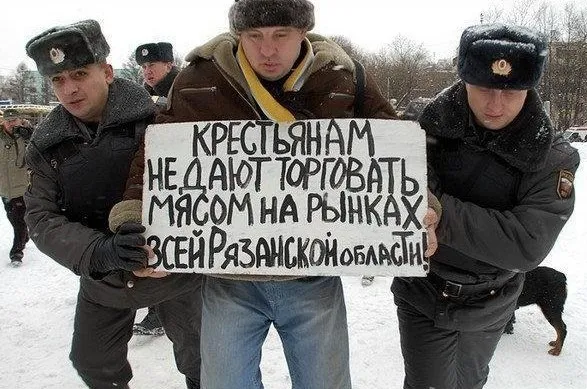Новые преступления русских фашистов: народ-гитлер спрашивает у продавцов документы и справки!