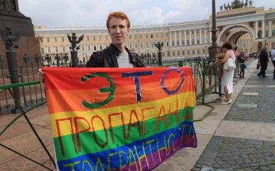 ОМОНовцам удалось защитить гомосексуалиста от десантников / Обновлено 2
