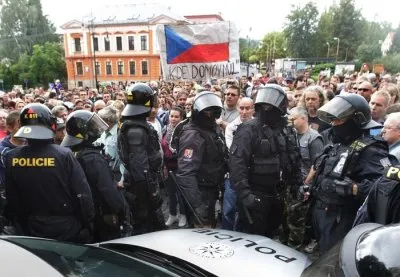 "Чехия - чехам!" В Чехии требуют выселить всех цыган из страны