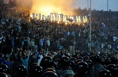 Футбольные болельщики и полицейская система