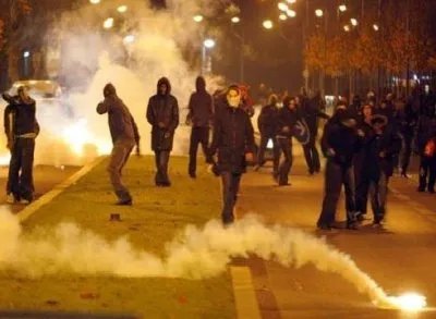 Русское востание в Бирюлёво: Народный сход в Москве перерос в погромы / Обновление 11