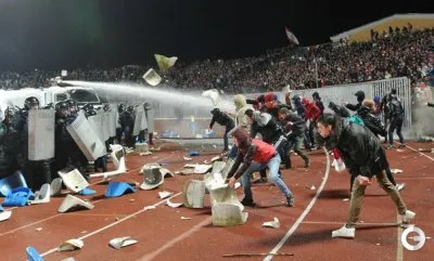 Околофутбольные игры «Стенка на стенку» и очередная либеральная истерия