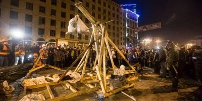 Вор Ханукович нанимает гопников для борьбы с восставшим народом на Украине