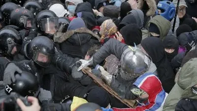 Вор Ханукович нанимает гопников для борьбы с восставшим народом на Украине