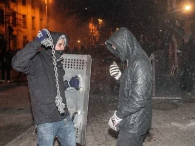 Вор Ханукович нанимает гопников для борьбы с восставшим народом на Украине