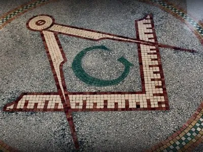 Кто посоветовал Петру I построить столицу России на болоте?