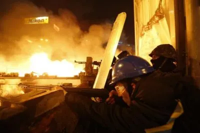 На Украине возобновились массовые столкновения: Уличные бои в Киеве (Прямая трансляция / Обновление 4)