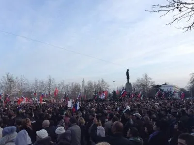 В Крыму свергли власть центральной Украины. Над Керчью развивается флаг России / Обновление