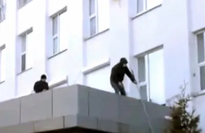 В Донецке штурмуют СБУ \ Обновление