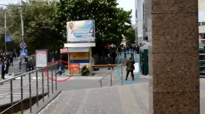 Битва за Новороссию: В Мариуполе клика разгоняют протестующих стрельбой из бронетехники / Обновление 2