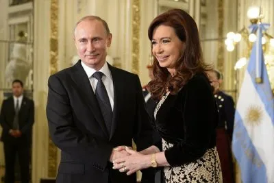 Зарубежное турне президента во время обстрела территории страны