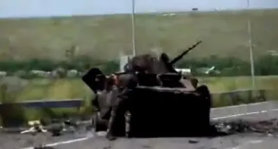 Разбитая колонна снабжения хунты на развязке в Лутугино