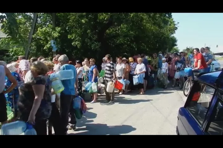 Батальон Леший решает проблемы с питьевой водой в Луганске