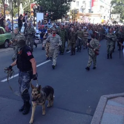 По центру Донецка провели колонну пленных украинских солдат (Фоторепортаж)