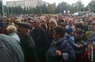По городам Луганской области прокатилась волна голодных бунтов