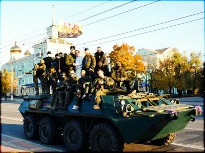 Русская свадьба в Новороссии: коловрат, броневик и много, много веселья