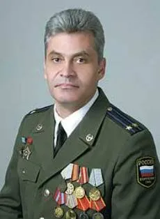 Как судимый за взятку подполковник ФСБ, экс-мент и сутенёр пытаются возглавить русских патриотов.