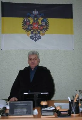 Как судимый за взятку подполковник ФСБ, экс-мент и сутенёр пытаются возглавить русских патриотов.