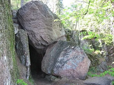 Мегалиты заповедника Монрепо