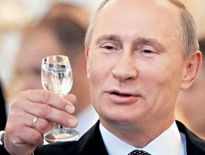 Алкоголизацией по кризису: Путин против повышения цен на алкоголь