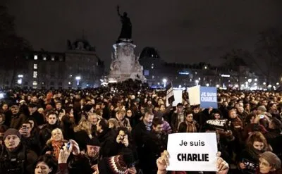 Десятки тысяч французов вышли на улицы митингуя против исламистских террористов