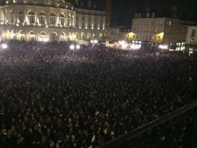 Десятки тысяч французов вышли на улицы митингуя против исламистских террористов