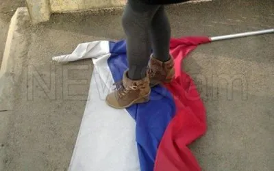 Армяне осквернили флаг России