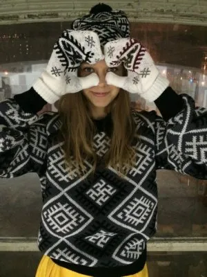 Современный русский танец со свастикой