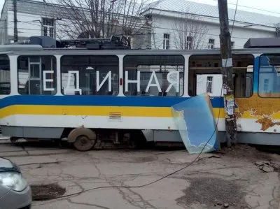 В Днепропетровске сошёл с рельс трамвай «Единая Украина»