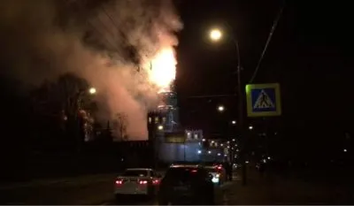 В Москве горит монастырь, в котором благословляли Путина на президентство
