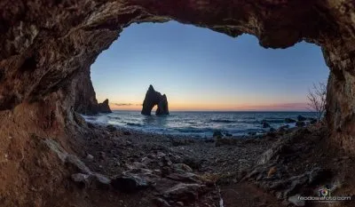 СКВОЗЬ ИГОЛЬНОЕ УШКО. К годовщине присоединения Крыма к России.