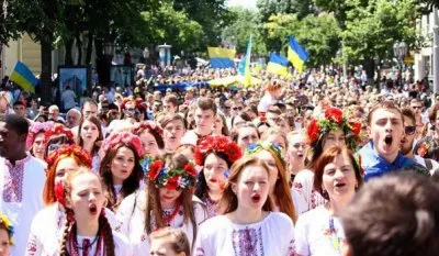 Россия и Украина: линия раздела. Марш вышиванок против «бессмертного полка».