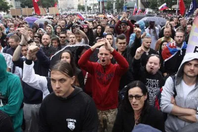 Словакия - словкам! Митинг против миграционной политики ЕС прошёл в Братиславе