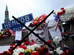 «Немцова» скинули с моста