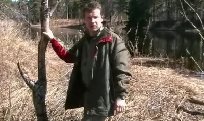 Огонь трением сверлением при помощи лука