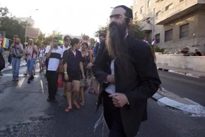 Ортодоксальный иудей разогнал гей-парад в Иерусалиме