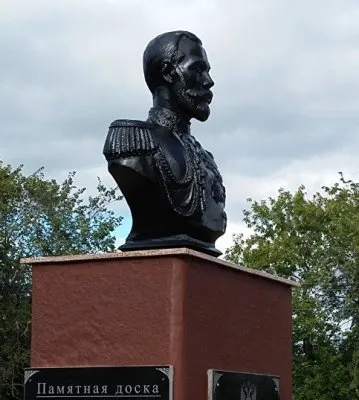 В Казахстане дикари уничтожили памятник Николаю 2