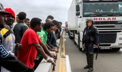 Европа начинает тонуть от наплыва мигрантов. ЕС угрожает вернуть страны Балтии обратно в Россию если те откажутся принимать мигрантов