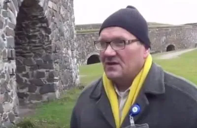 Стоит ли помогать деньгами своему духовному учителю?