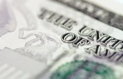 Мировые центробанки стали рекордными темпами избавляться от гособлигаций США