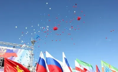 Главные лозунги запутинского марша: "когда я свалю домой", "наконец валю отсюда"